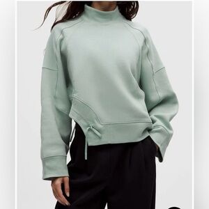 Lululemon Plush Fleece Curved Hem
Pullover